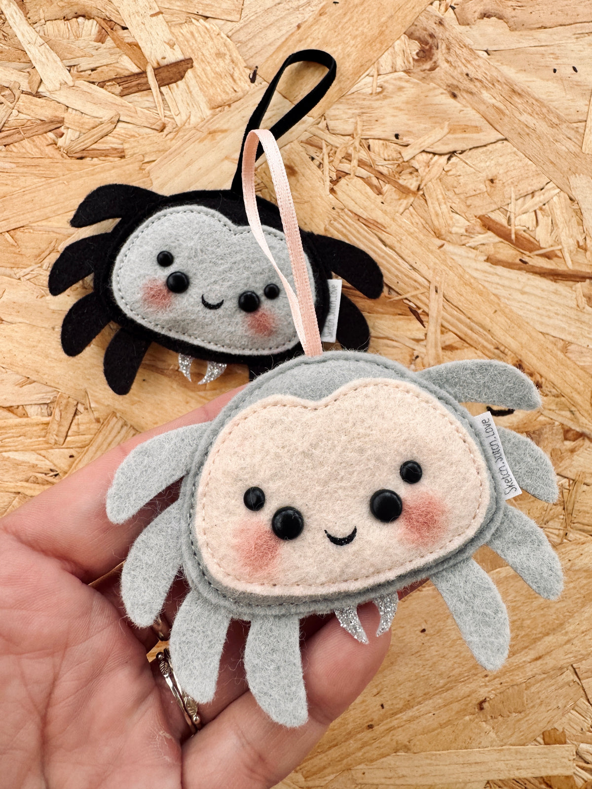 Baby Spider (Pale Grey)