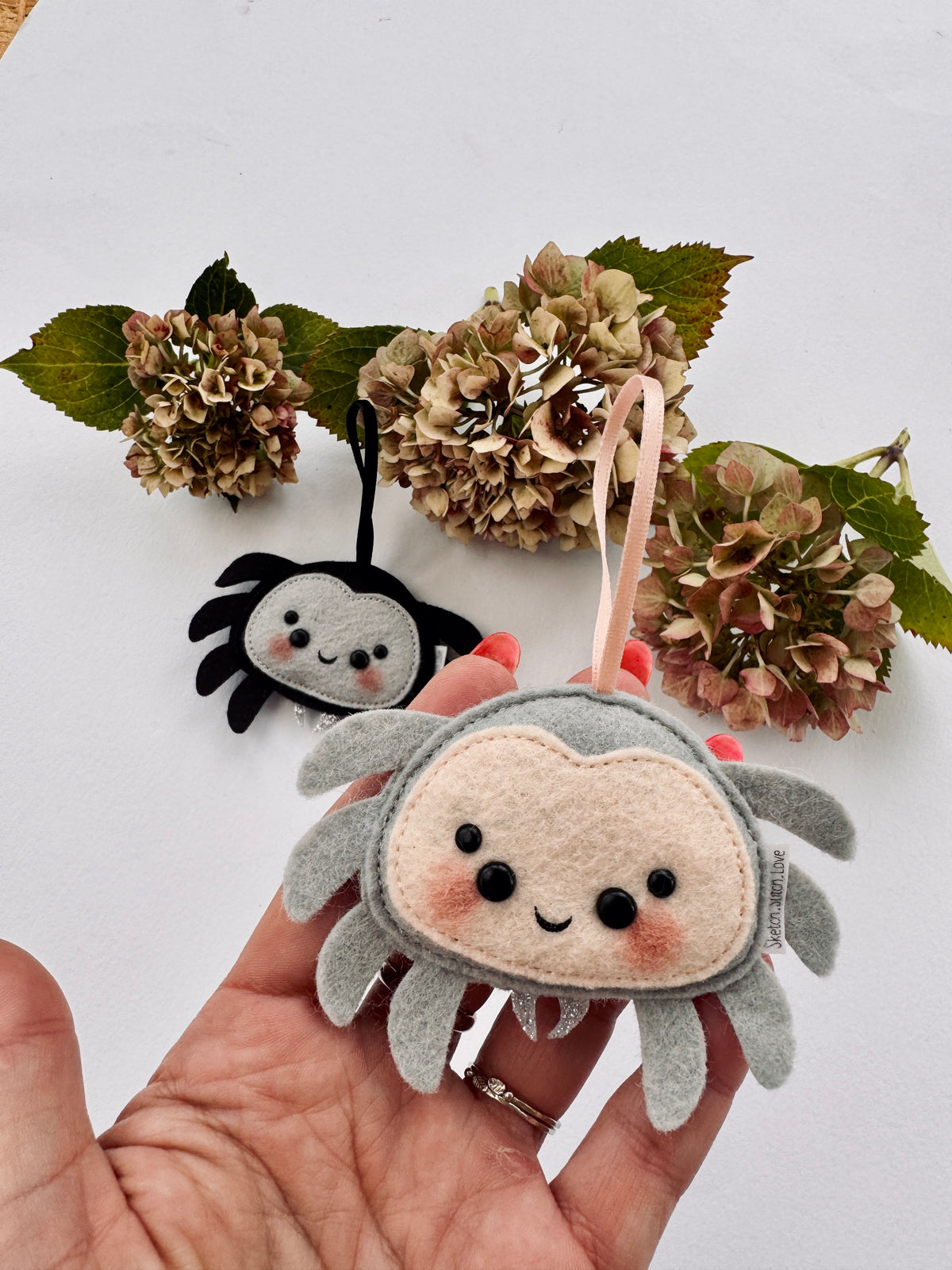 Baby Spider (Pale Grey)