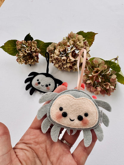 Baby Spider (Pale Grey)